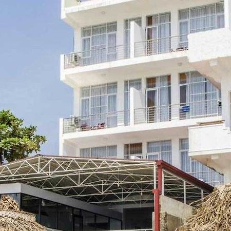 Trinco Beach Hotel Trincomalee Exterior foto